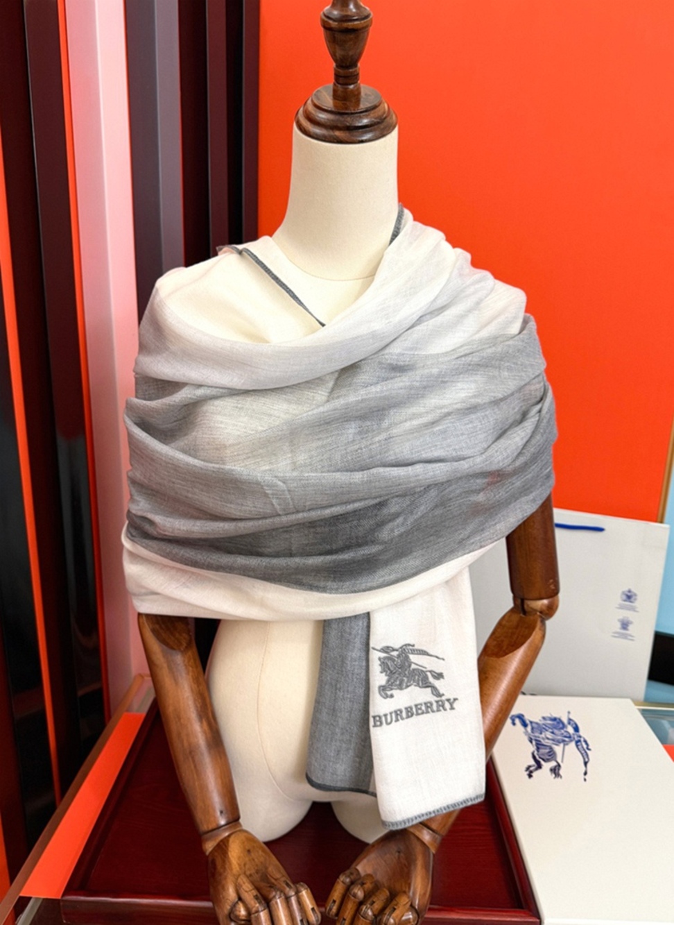 Burberry Large Soft Wrap Scarf Grey White Contrast - Picture 7 of 8